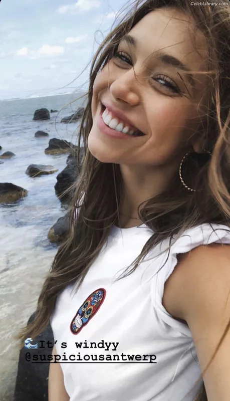 Alexis Ren photo 12 of 1134