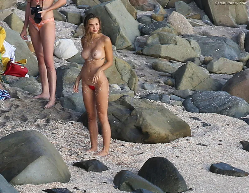 Alexis Ren photo 24 of 1134