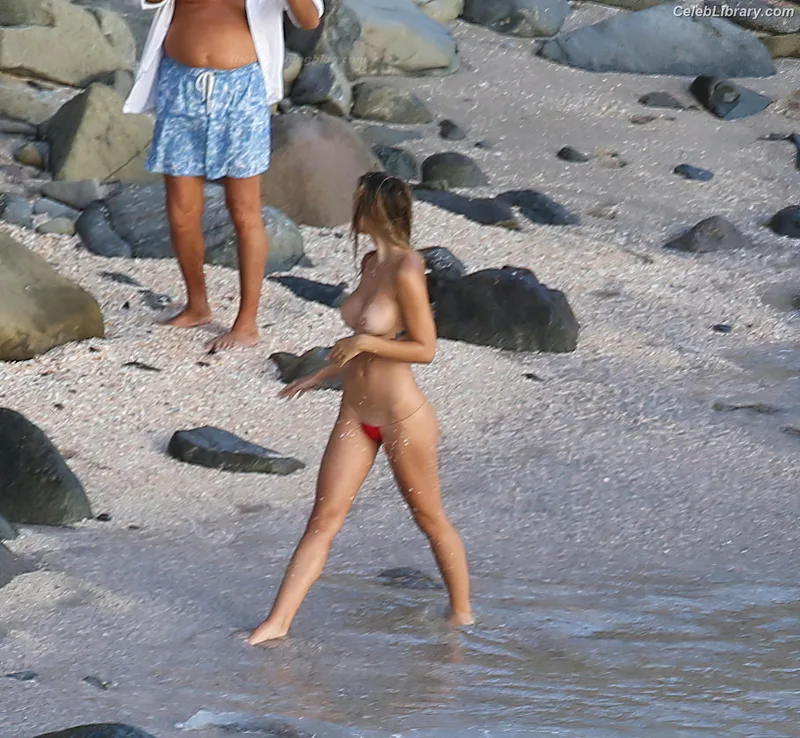 Alexis Ren photo 6 of 1134