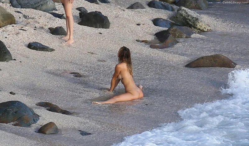 Alexis Ren photo 20 of 1134