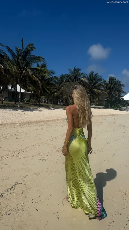 Alexis Ren photo 24 of 1134