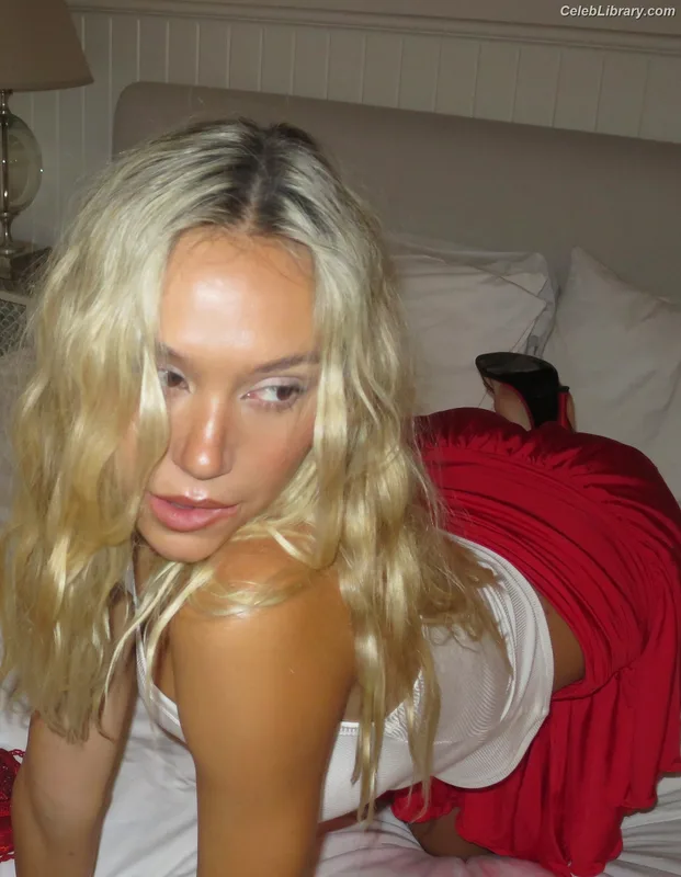 Alexis Ren photo 21 of 1134