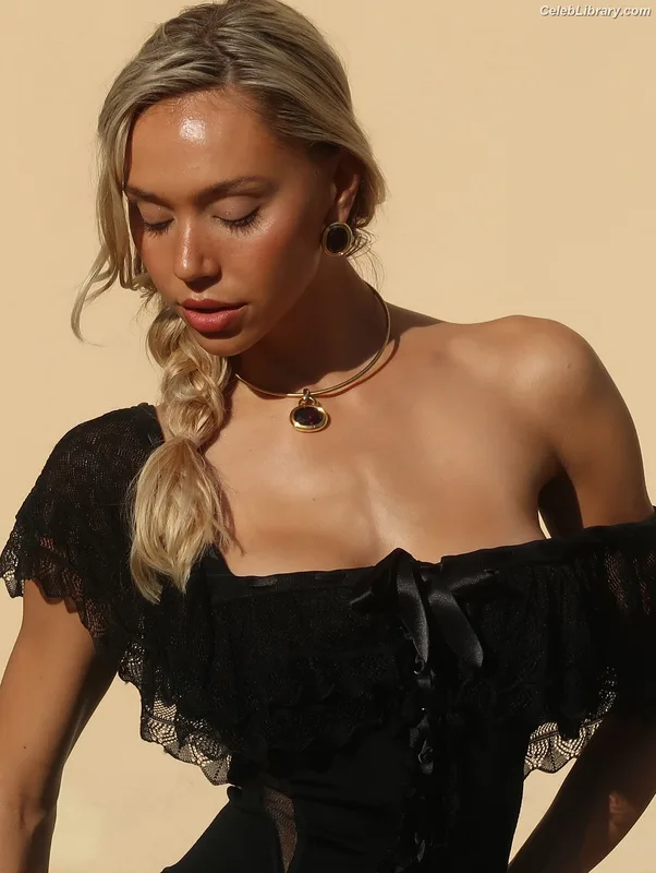 Alexis Ren photo 14 of 1134