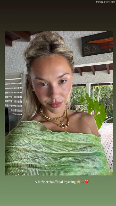 Alexis Ren photo 22 of 1134