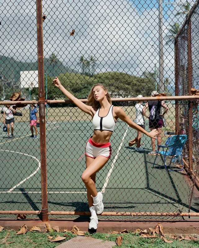 Alexis Ren photo 20 of 1134