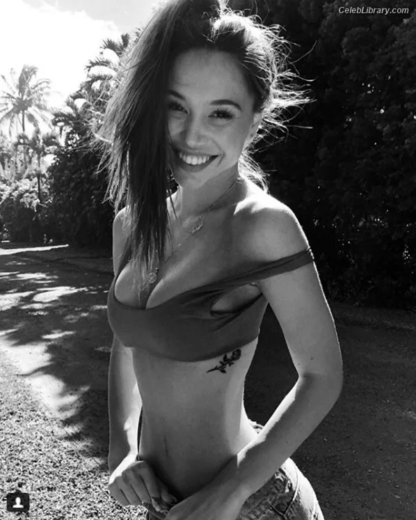 Alexis Ren photo 15 of 1134