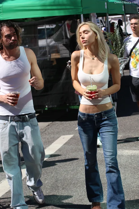 Alexis Ren photo 19 of 1134