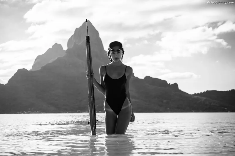 Alexis Ren photo 8 of 1134
