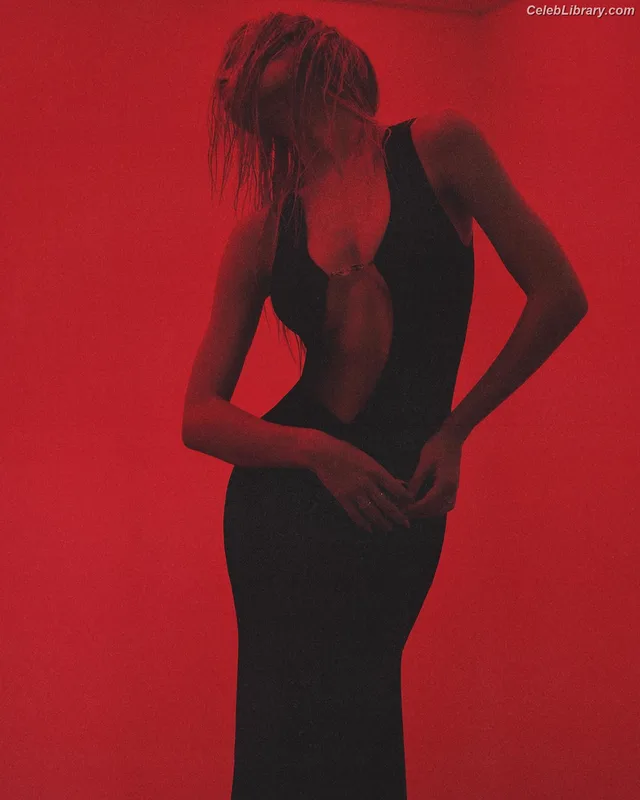 Alexis Ren photo 13 of 1134