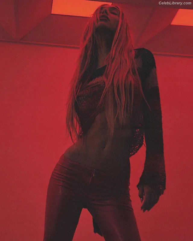 Alexis Ren photo 18 of 1134
