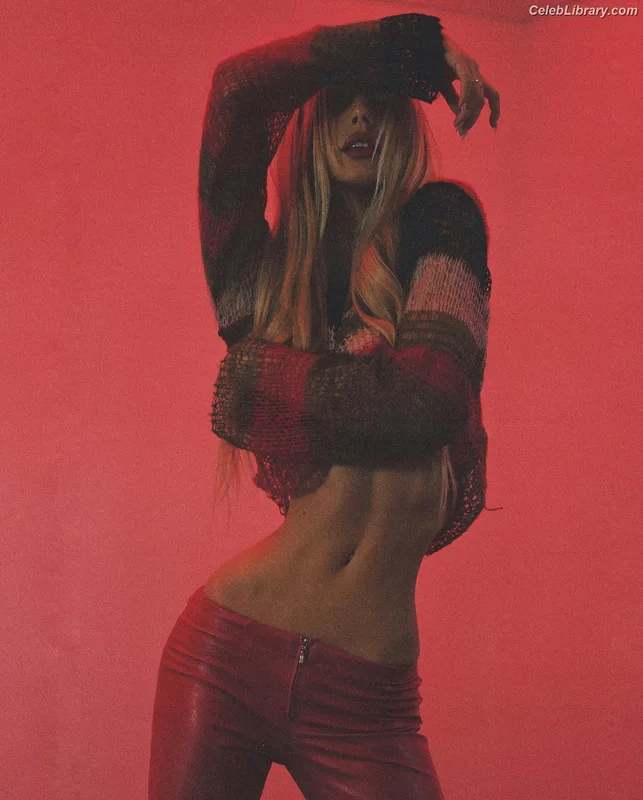 Alexis Ren photo 20 of 1134