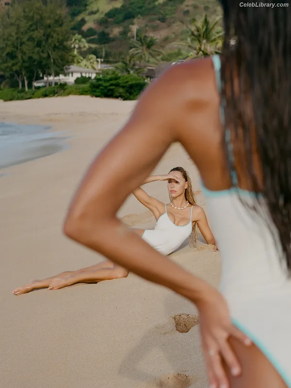 Alexis Ren photo 20 of 1134
