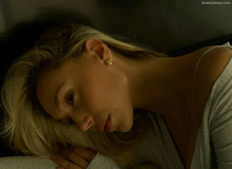 Alexis Ren photo 1 of 1134