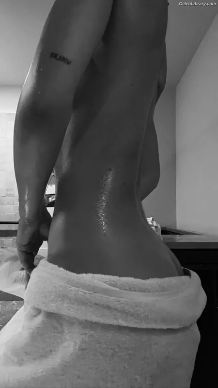 Alexis Ren photo 12 of 1134