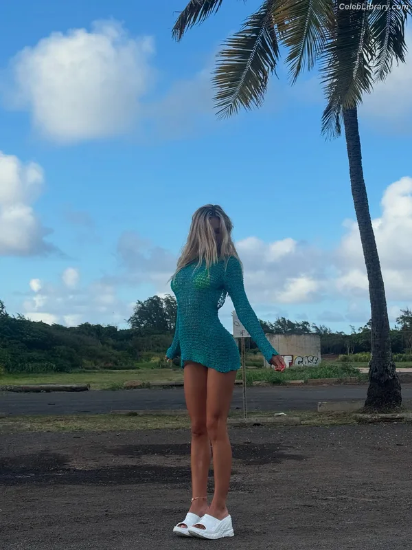 Alexis Ren photo 21 of 1134
