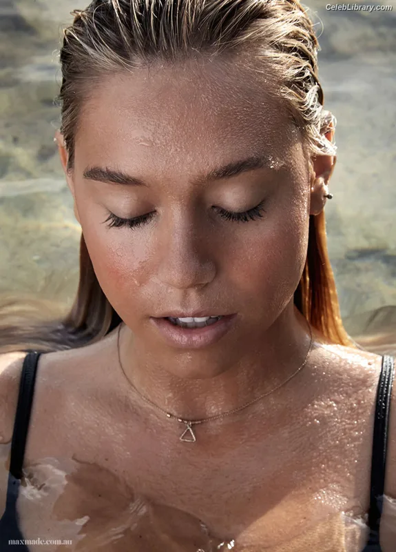 Alexis Ren photo 14 of 1134