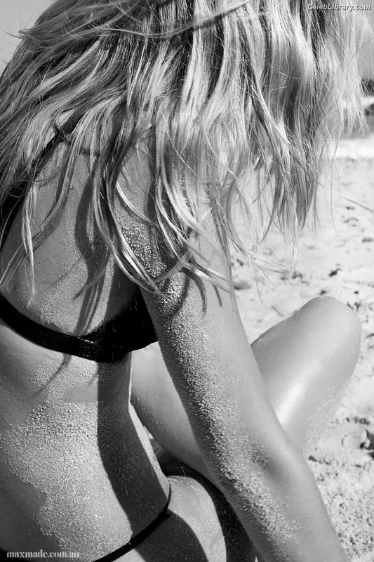 Alexis Ren photo 16 of 1134