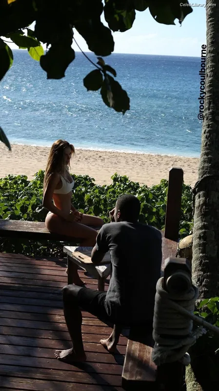 Alexis Ren photo 4 of 1134
