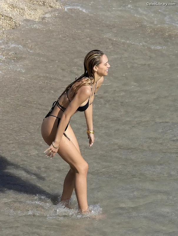 Alexis Ren photo 22 of 1134