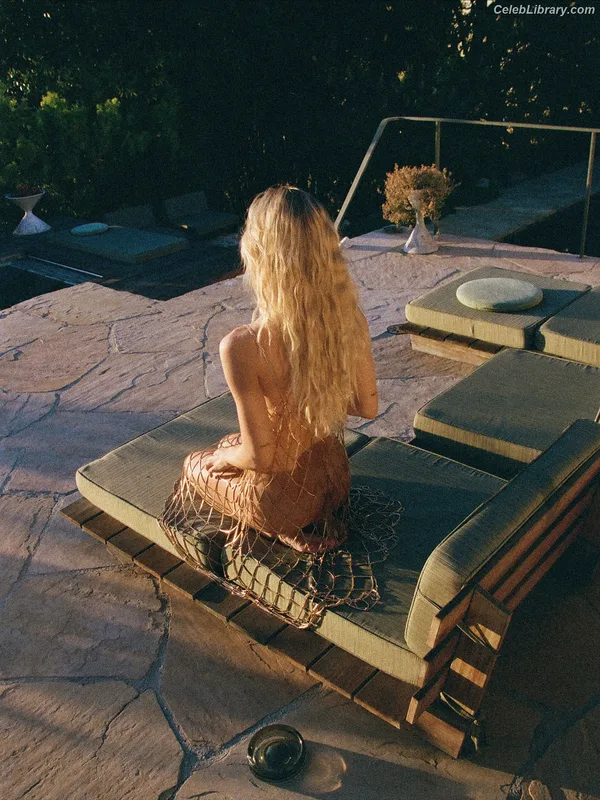Alexis Ren photo 10 of 1134