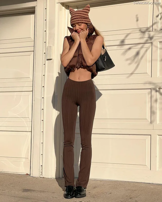 Alexis Ren photo 23 of 1134