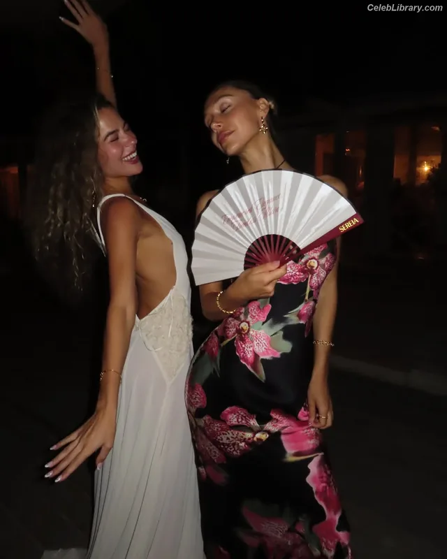 Alexis Ren photo 4 of 1134