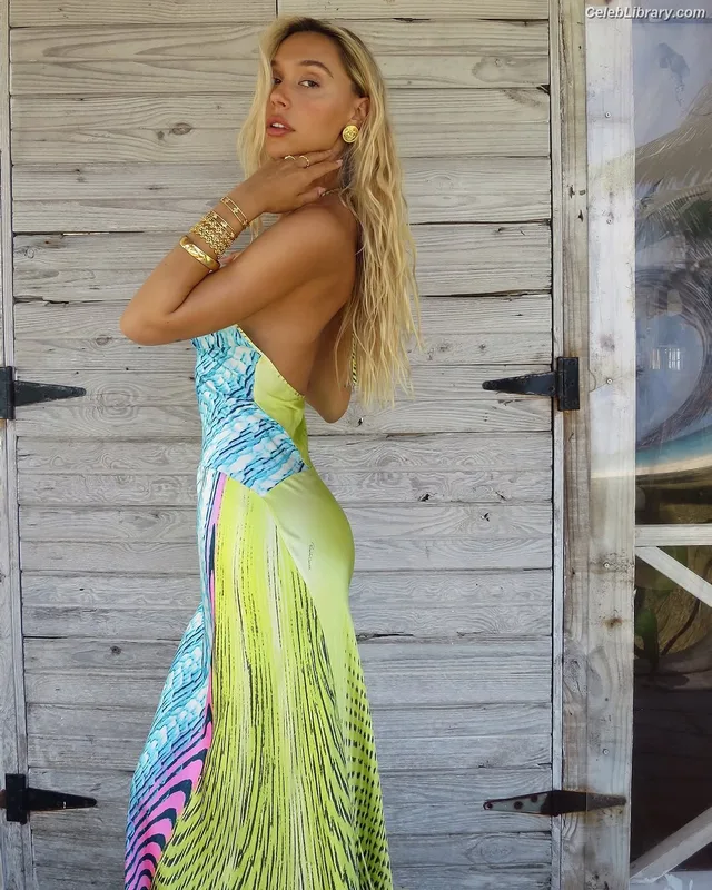 Alexis Ren photo 11 of 1134