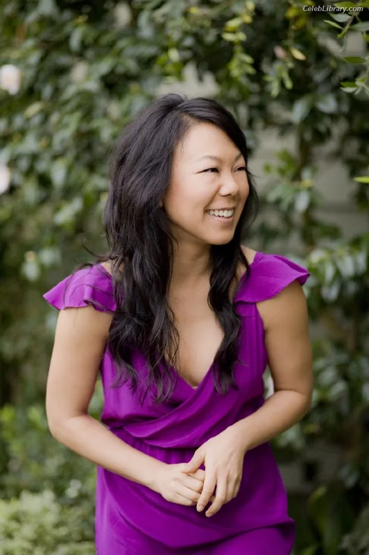 Ali Ahn photo 9 of 61