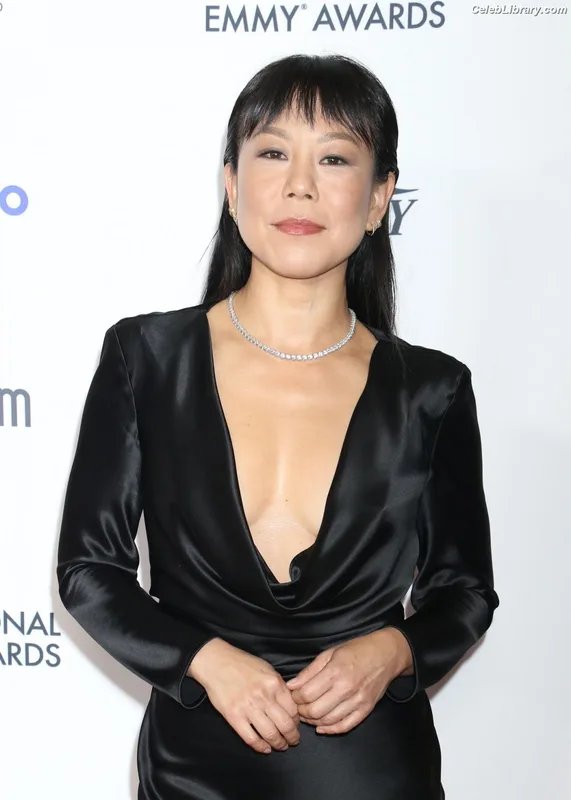 Ali Ahn photo 12 of 61