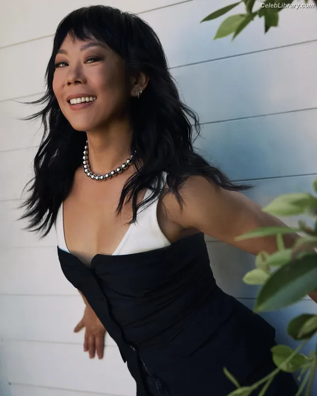 Ali Ahn photo 17 of 61