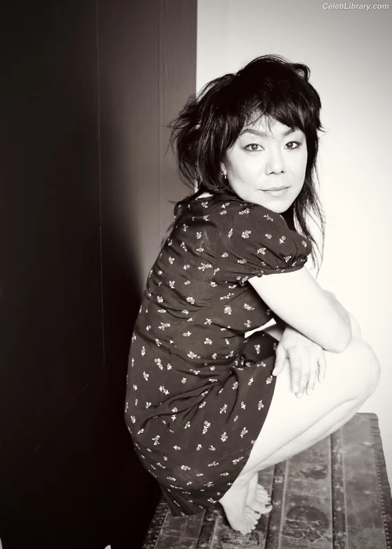 Ali Ahn photo 20 of 61