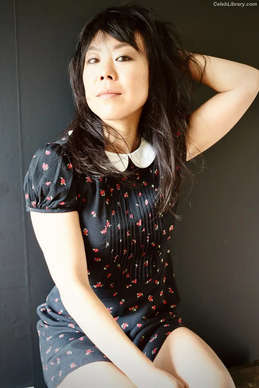 Ali Ahn photo 22 of 61