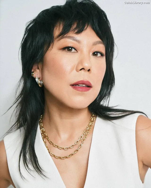 Ali Ahn photo 8 of 61