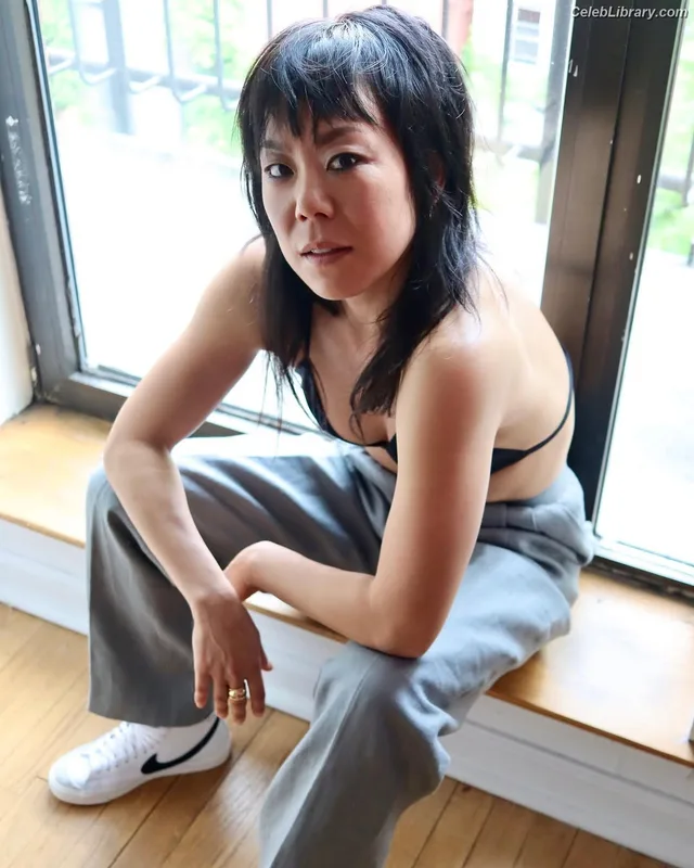 Ali Ahn photo 10 of 61