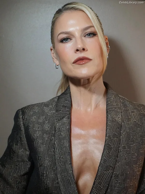 Ali larter photo 3 of 568