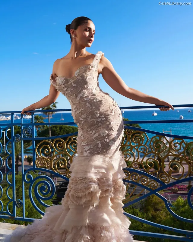 Alia Bhatt photo 1 of 167