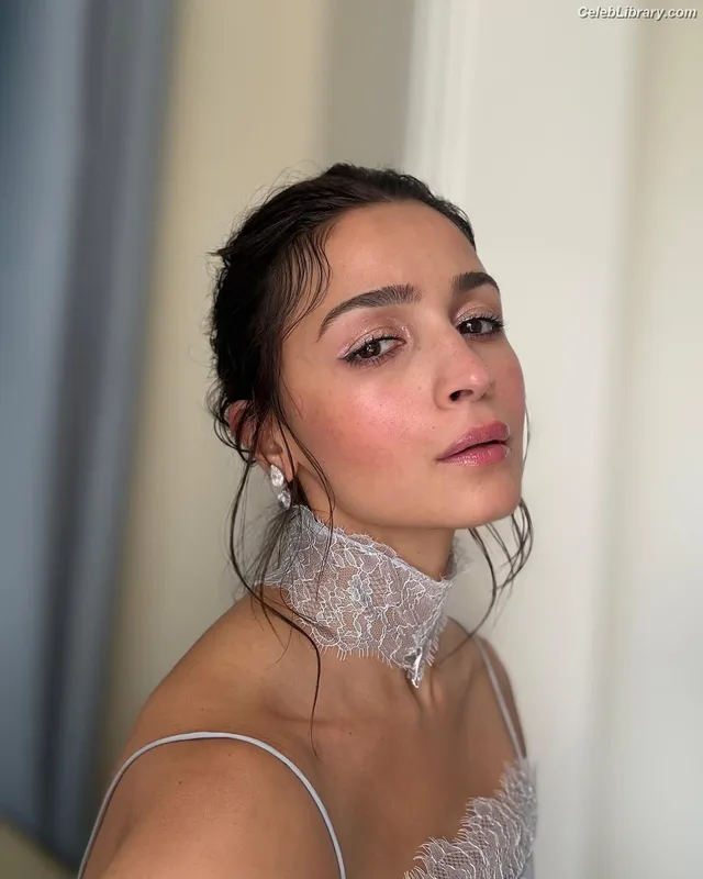 Alia Bhatt photo 7 of 167
