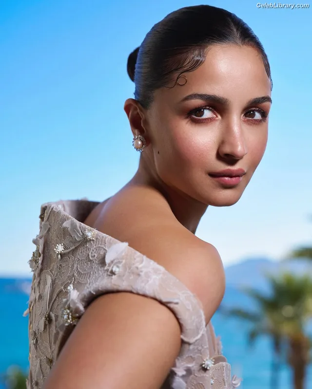 Alia Bhatt photo 22 of 167