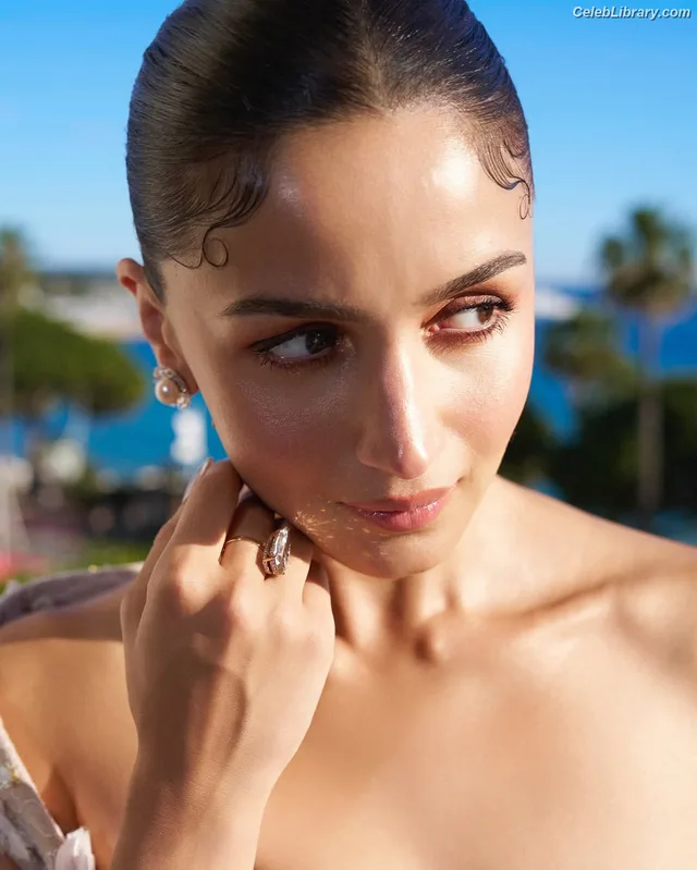 Alia Bhatt photo 6 of 167