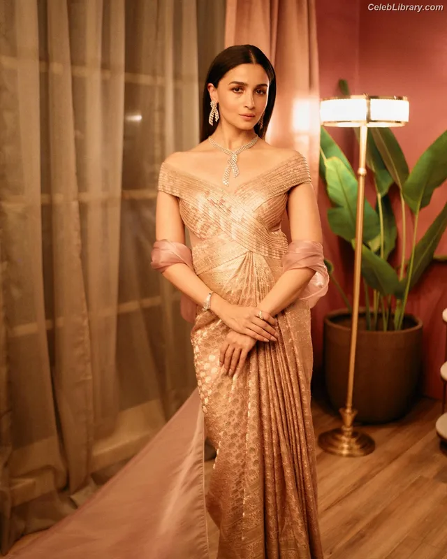 Alia Bhatt photo 2 of 167