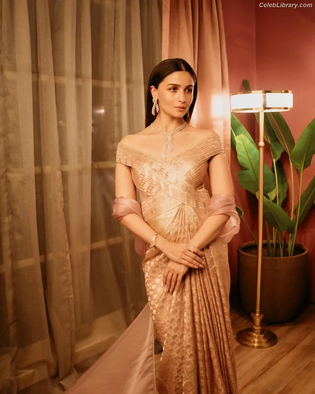 Alia Bhatt photo 10 of 167