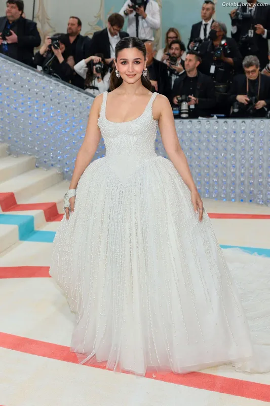 Alia Bhatt photo 1 of 167