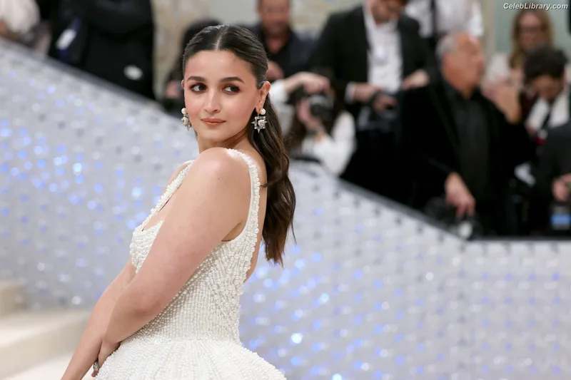 Alia Bhatt photo 3 of 167