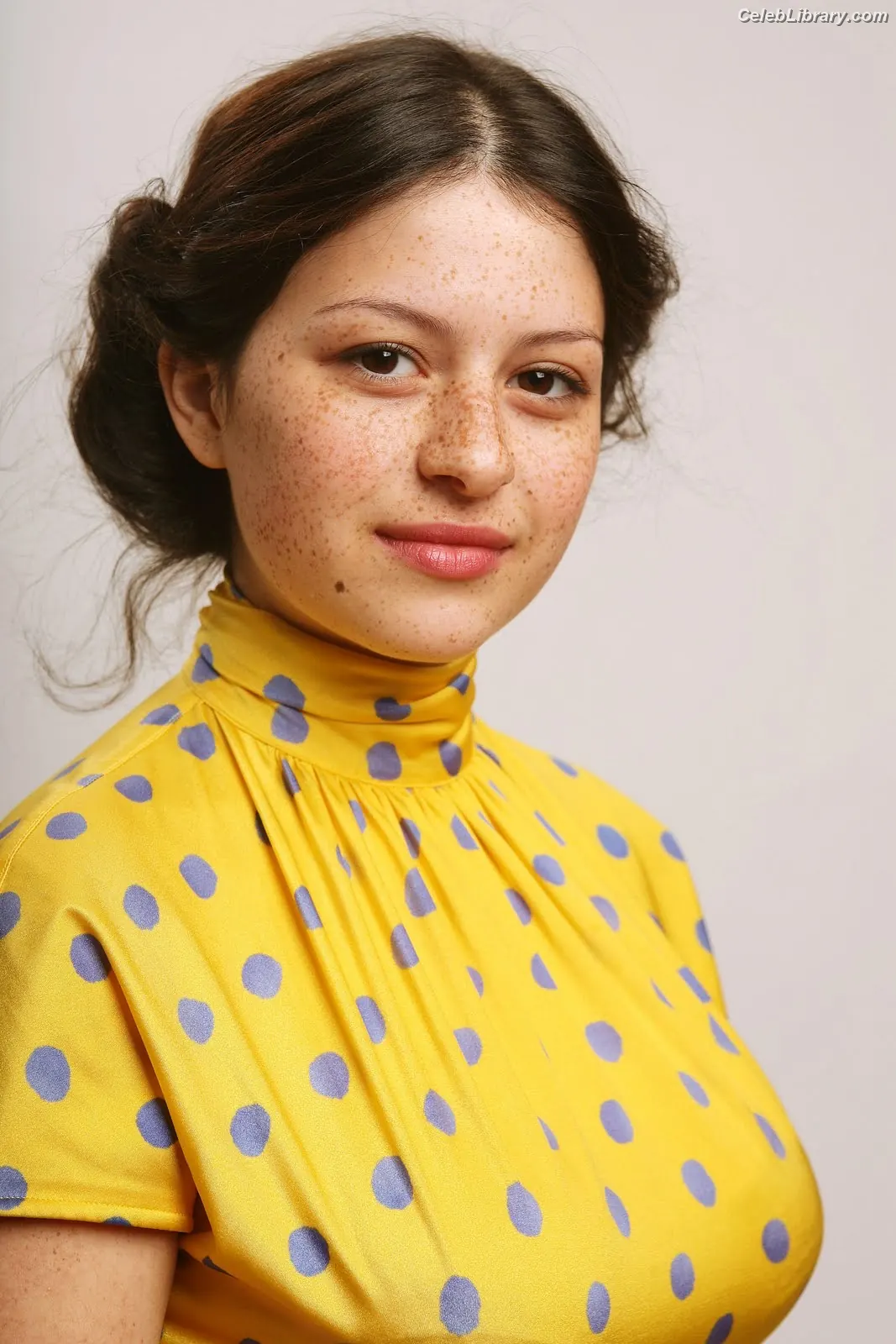 Alia Shawkat photo 2 of 18