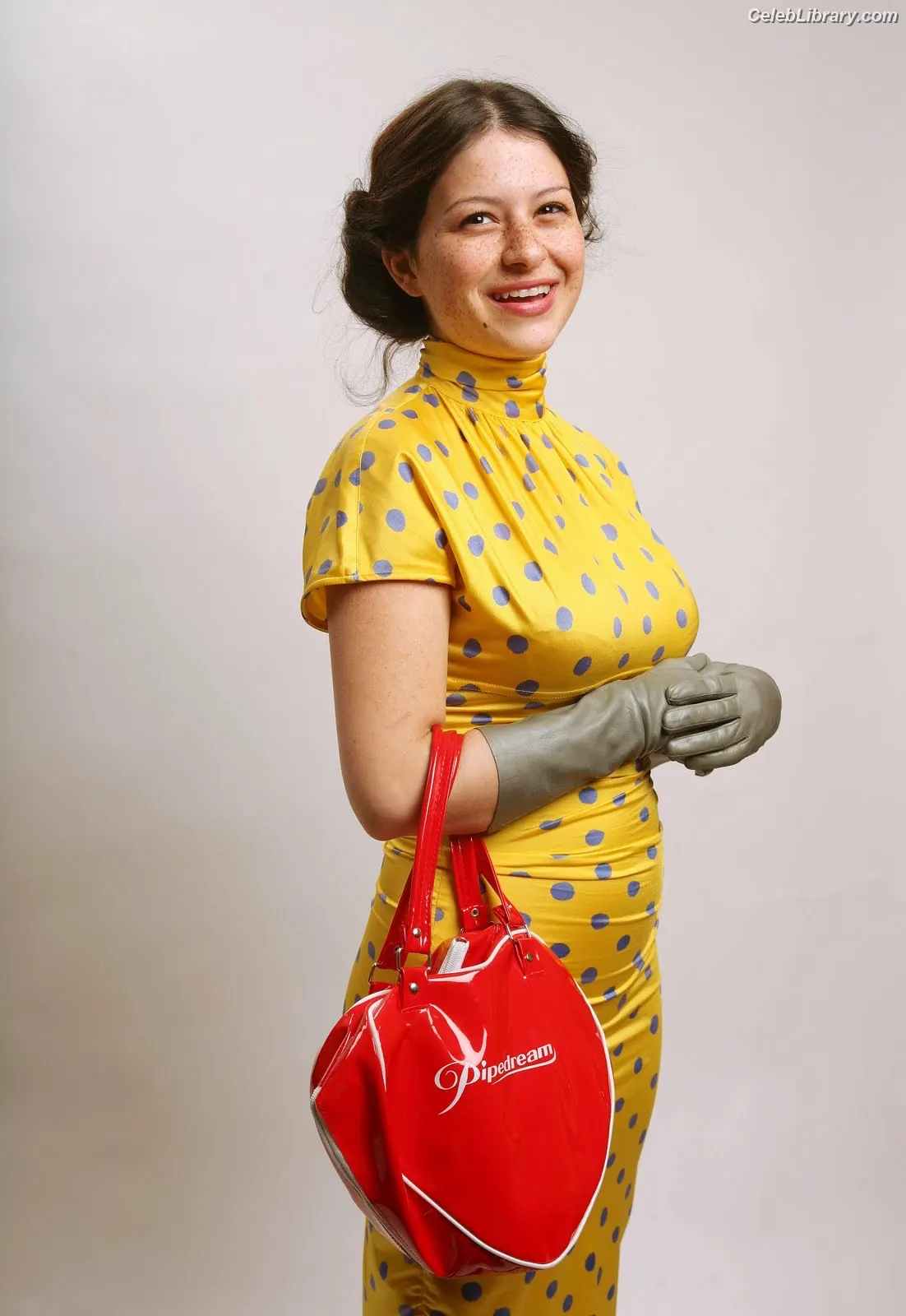 Alia Shawkat photo 5 of 18