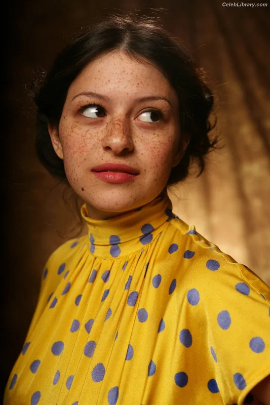 Alia Shawkat photo 1 of 19