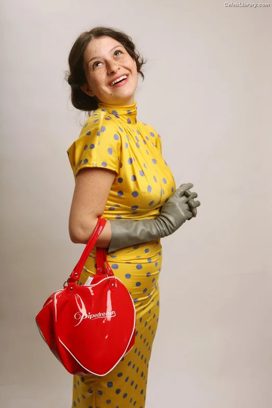 Alia Shawkat photo 4 of 19