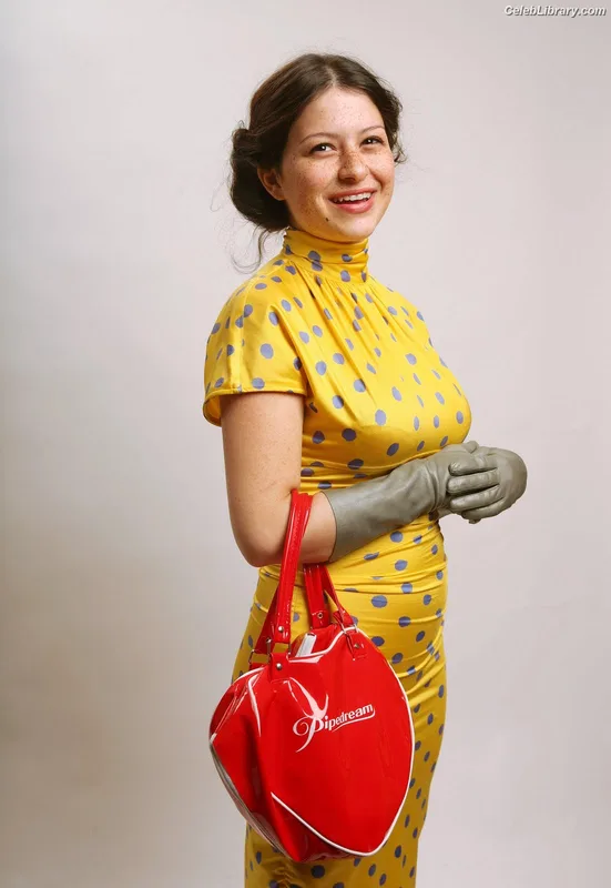 Alia Shawkat photo 5 of 19