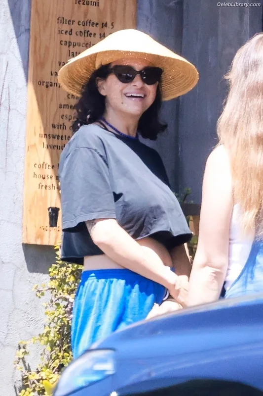 Alia Shawkat photo 7 of 19