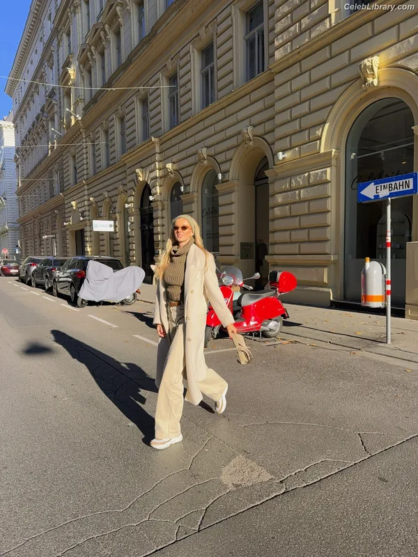 Alica Schmidt photo 21 of 514